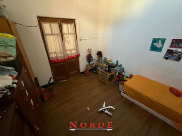 VENTA • MATADEROS • CASA EN LOTE PROPIO • 6 AMBIENTES • TERRAZA • OPORTUNIDAD