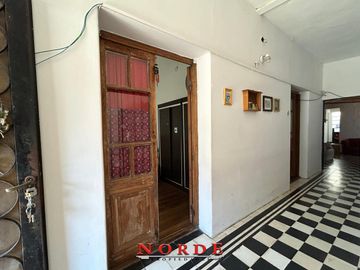 VENTA • MATADEROS • CASA EN LOTE PROPIO • 6 AMBIENTES • TERRAZA • OPORTUNIDAD