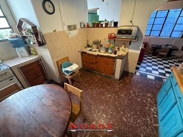 VENTA • MATADEROS • CASA EN LOTE PROPIO • 6 AMBIENTES • TERRAZA • OPORTUNIDAD