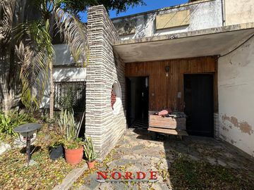 VENTA • MATADEROS • CASA EN LOTE PROPIO • 6 AMBIENTES • TERRAZA • OPORTUNIDAD