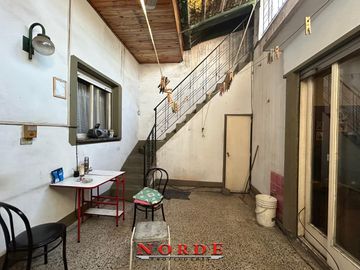 VENTA • MATADEROS • CASA EN LOTE PROPIO • 6 AMBIENTES • TERRAZA • OPORTUNIDAD