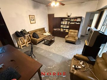 VENTA • MATADEROS • CASA EN LOTE PROPIO • 6 AMBIENTES • TERRAZA • OPORTUNIDAD