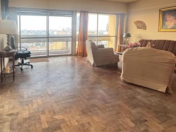 Departamento Semipiso en Venta de 3 Dormitorios con Cochera Apto Crédito
