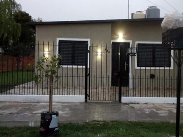 Casa en venta - 2 Dormitorios 1 Baño - Ezeiza