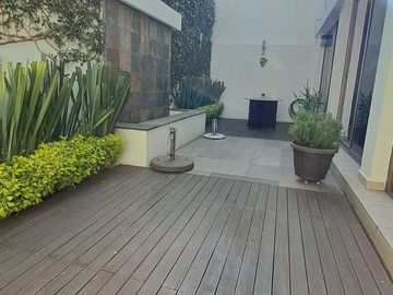 Venta de casa moderna calle cerrada con vigilancia, iluminada, varias terrazas