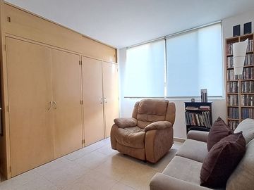 Venta de casa moderna calle cerrada con vigilancia, iluminada, varias terrazas