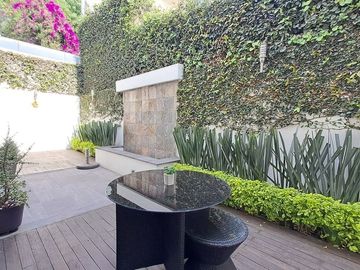 Venta de casa moderna calle cerrada con vigilancia, iluminada, varias terrazas