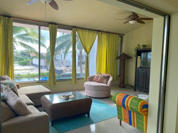 Departamento de 2 Recámaras Frente a la Marina En Venta - Puerto Aventuras