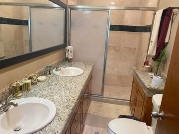 Departamento de 2 Recámaras Frente a la Marina En Venta - Puerto Aventuras