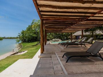 Preventa  de Lujosa Villa en  Xiknal, Lagos del Sol C4005