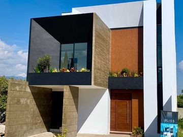Venta Casa con Seguridad Zona Norte en  Jardines las Delicias Cuernavaca Morelos