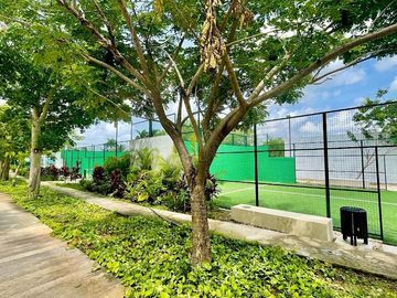 Casa en venta dentro de privada con amenidades en Cholul