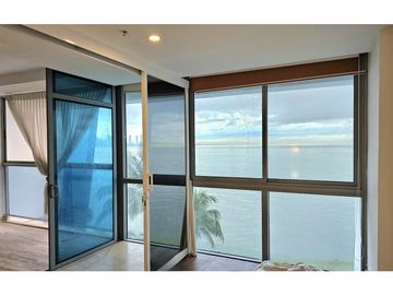 SE VENDE GRAND TOWER M.L. FRENTE AL MAR - PUNTA PACIFICA - OPORTUNIDAD