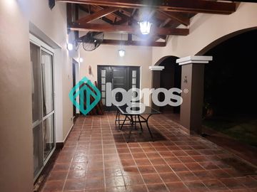 Casa en venta en barrio privado Santa Apolonia - Cerrillos