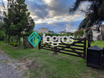 Casa en venta en barrio privado Santa Apolonia - Cerrillos
