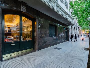 Almagro. Balcón. Frente. 5 Ambientes. Luminoso