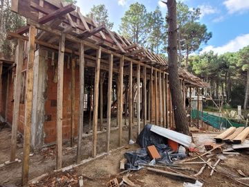 VENTA CASA PINAMAR NORTE A ESTRENAR PILETA