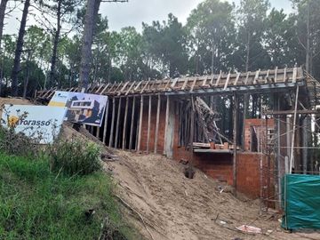 VENTA CASA PINAMAR NORTE A ESTRENAR PILETA