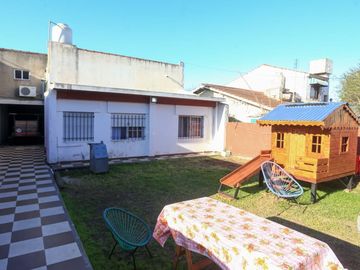 CASA 4 AMBIENTES EN VENTA EN LONGCHAMS  APTA CREDI
