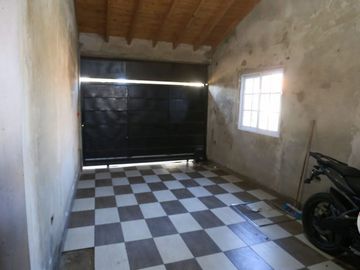 CASA 4 AMBIENTES EN VENTA EN LONGCHAMS  APTA CREDI
