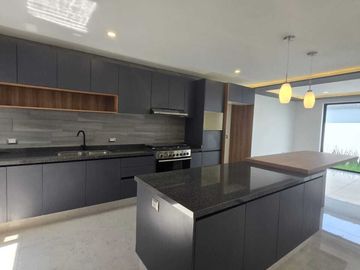 VENTA CASA NUEVA EN FRACCIONAMIENTO ARBORETO, CHOLULA. PUEBLA