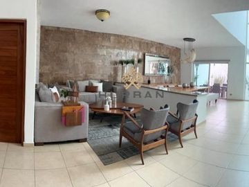 HURBAN VENDE casa en Las Misiones
