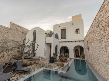 Casa colonial en venta en el CENTRO DE MERIDA | ENTREGA INMEDIATA |