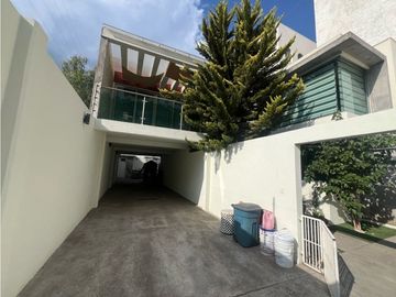 Casa en Venta, céntrica – Cerca del Río de las Avenidas. Remodelada