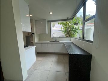 Casa en Venta, céntrica – Cerca del Río de las Avenidas. Remodelada