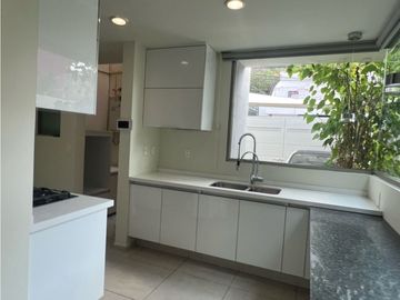 Casa en Venta, céntrica – Cerca del Río de las Avenidas. Remodelada