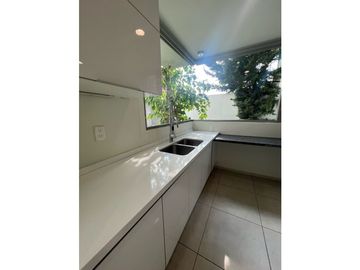 Casa en Venta, céntrica – Cerca del Río de las Avenidas. Remodelada