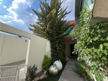 Casa en Venta, céntrica – Cerca del Río de las Avenidas. Remodelada