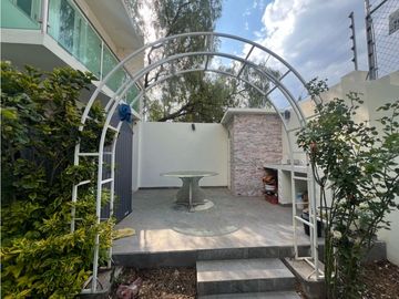 Casa en Venta, céntrica – Cerca del Río de las Avenidas. Remodelada