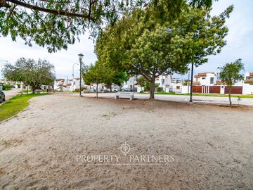 Preciosa casa de dos niveles en sector residencial del Rosario de Peñuelas