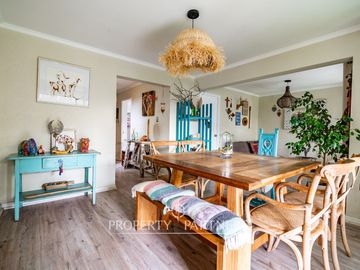 Preciosa casa de dos niveles en sector residencial del Rosario de Peñuelas