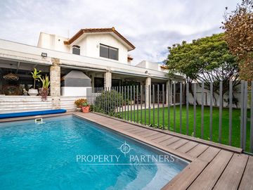 Preciosa casa de dos niveles en sector residencial del Rosario de Peñuelas