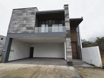 VENTA DE CASA FRACC. AYSSO, CARRETERA NACIONAL, NUEVO LEÓN