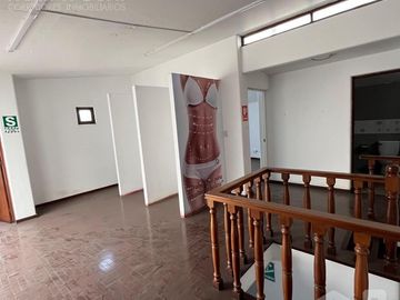 Alquilo local comercial en Av. Benavides 5471 - 5473