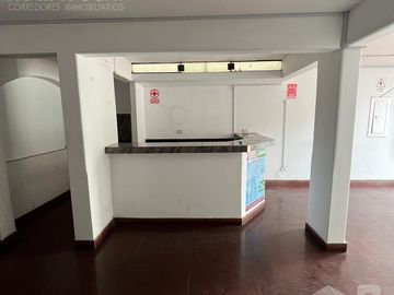 Alquilo local comercial en Av. Benavides 5471 - 5473