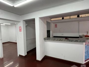 Alquilo local comercial en Av. Benavides 5471 - 5473