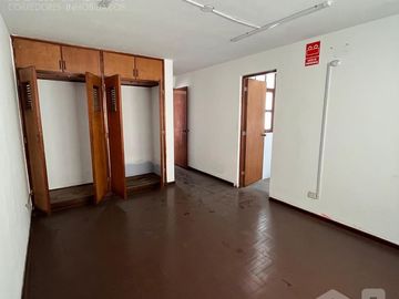 Alquilo local comercial en Av. Benavides 5471 - 5473