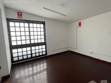 Alquilo local comercial en Av. Benavides 5471 - 5473