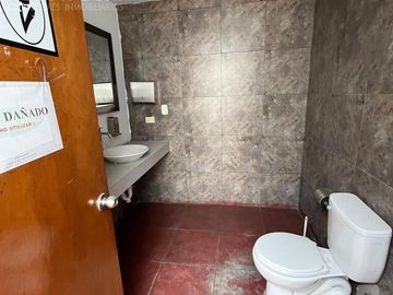Alquilo local comercial en Av. Benavides 5471 - 5473