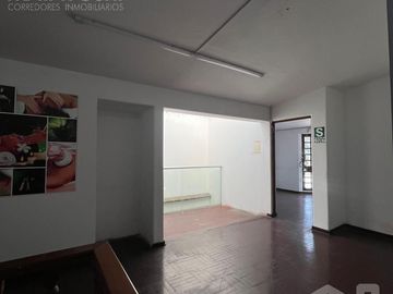 Alquilo local comercial en Av. Benavides 5471 - 5473