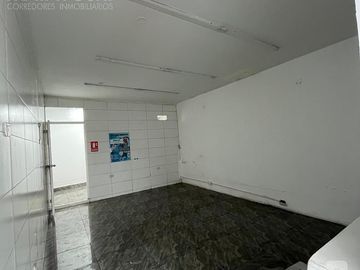 Alquilo local comercial en Av. Benavides 5471 - 5473