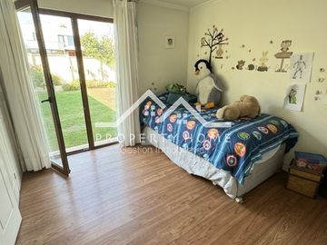 CASA VENTA PIEDRA ROJA CHICUREO 4 DORMITORIOS Y 4 BAÑOS