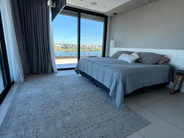 Casa en  venta al lago 4 dormitorio y escritorio