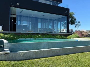 Casa en  venta al lago 4 dormitorio y escritorio