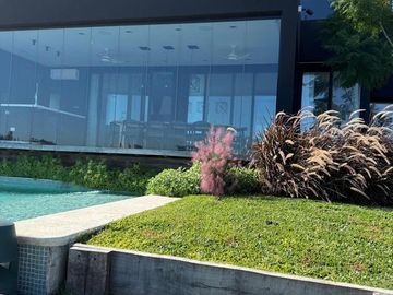 Casa en  venta al lago 4 dormitorio y escritorio