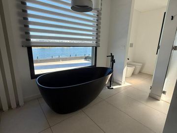 Casa en  venta al lago 4 dormitorio y escritorio